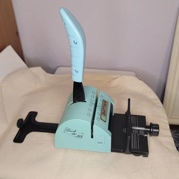 Zutter Blue Binding Machine - Picture 2 of 6